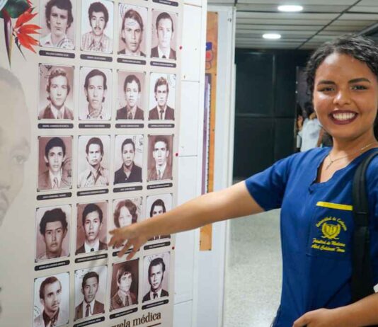 Exposición 'Tras las Huellas de Galeno' conmemora 50 años de la primera promoción del programa de Medicina de la Universidad de Cartagena