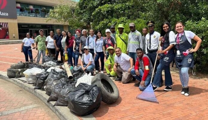 Mallplaza Cartagena lidera limpieza de la laguna Chambacú