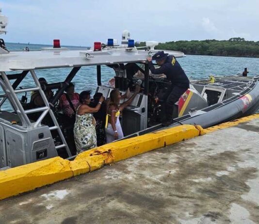 La armada de colombia apoyó evacuación médica de un turista en cayo acuario