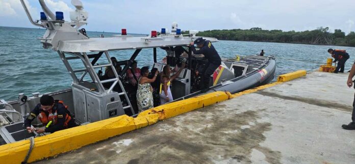 La armada de colombia apoyó evacuación médica de un turista en cayo acuario