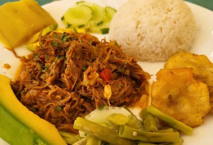 Ropa Vieja Cubana con Arroz Blanco