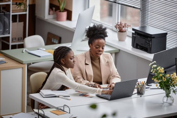 El 93% de los jóvenes colombianos buscan permanecer más de dos años en las empresas